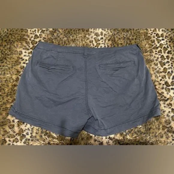 Size 10 Great Conditon Black American Eagle Midi shorts Mid waist NO FLAWS CUTE - Picture 7 of 10